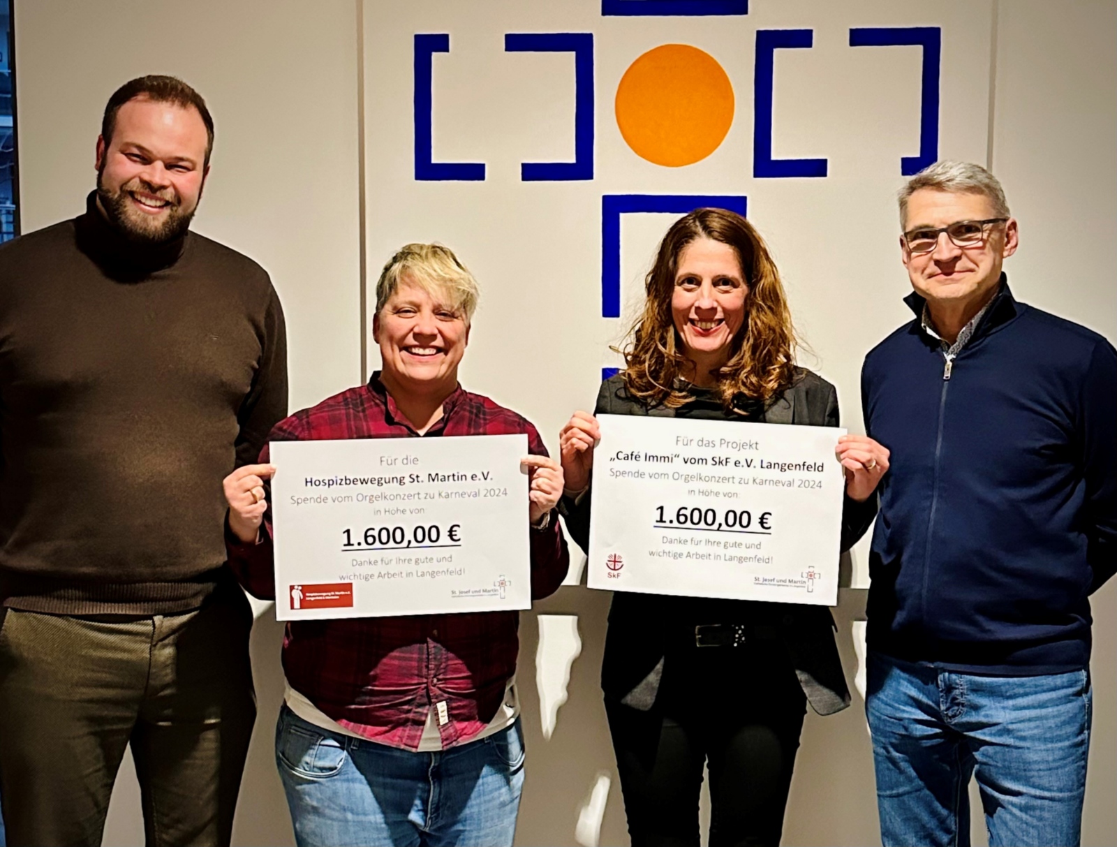 Von links nach rechts:  Daniel Klaas, Daniela Kerl-Goeke, Stephanie Krone, Matthias Krella bei der Spendenübergabe.