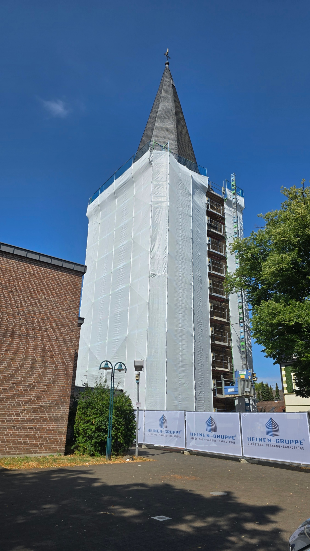 Die Glocken am Kirchturm schweigen vorübergehend