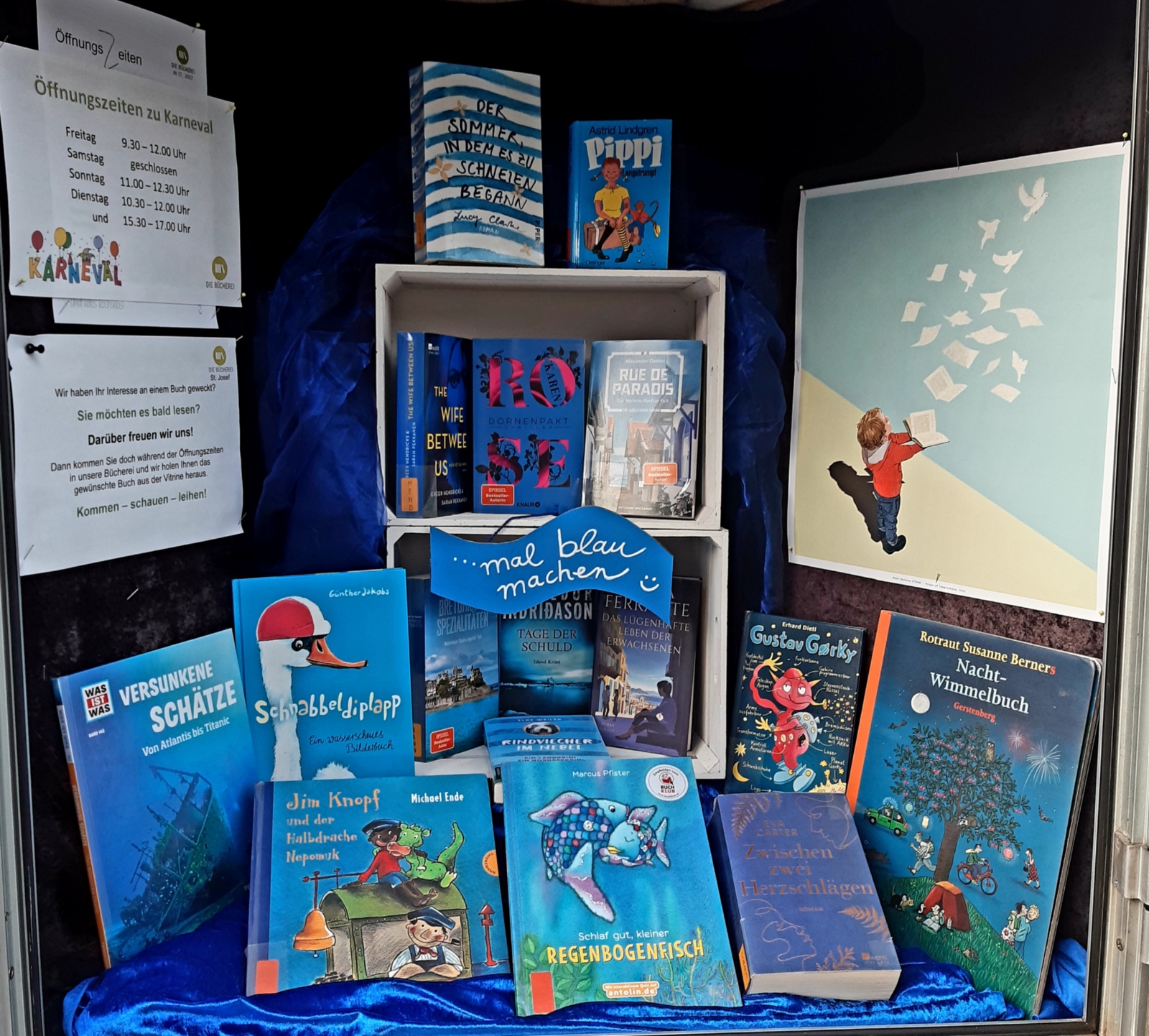 Vitrine blau 2023