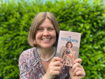 Bettina Lausen mit Fotografin 1