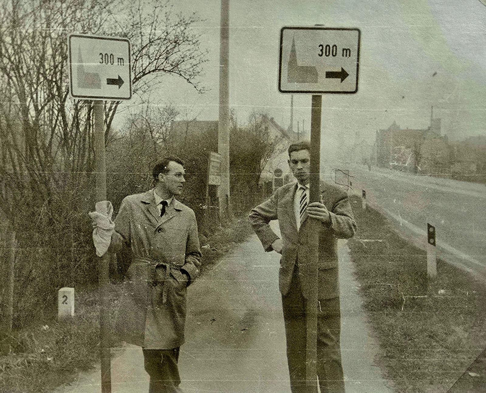 Hinweis auf Autobahnkirche an der Hardt Foto Evertz