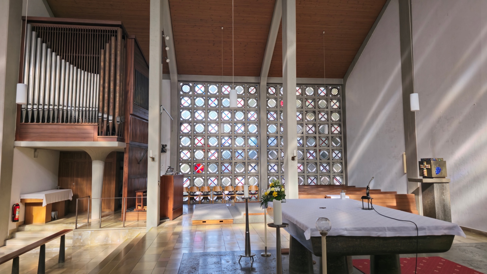 Klaas - Altar- u. Orgelraum St. Mariä-Himmelfahrt 2025 (c) Hermann-Josef Klaas Klaas - Altar- u. Orgelraum St. Mariä-Himmelfahrt 2025