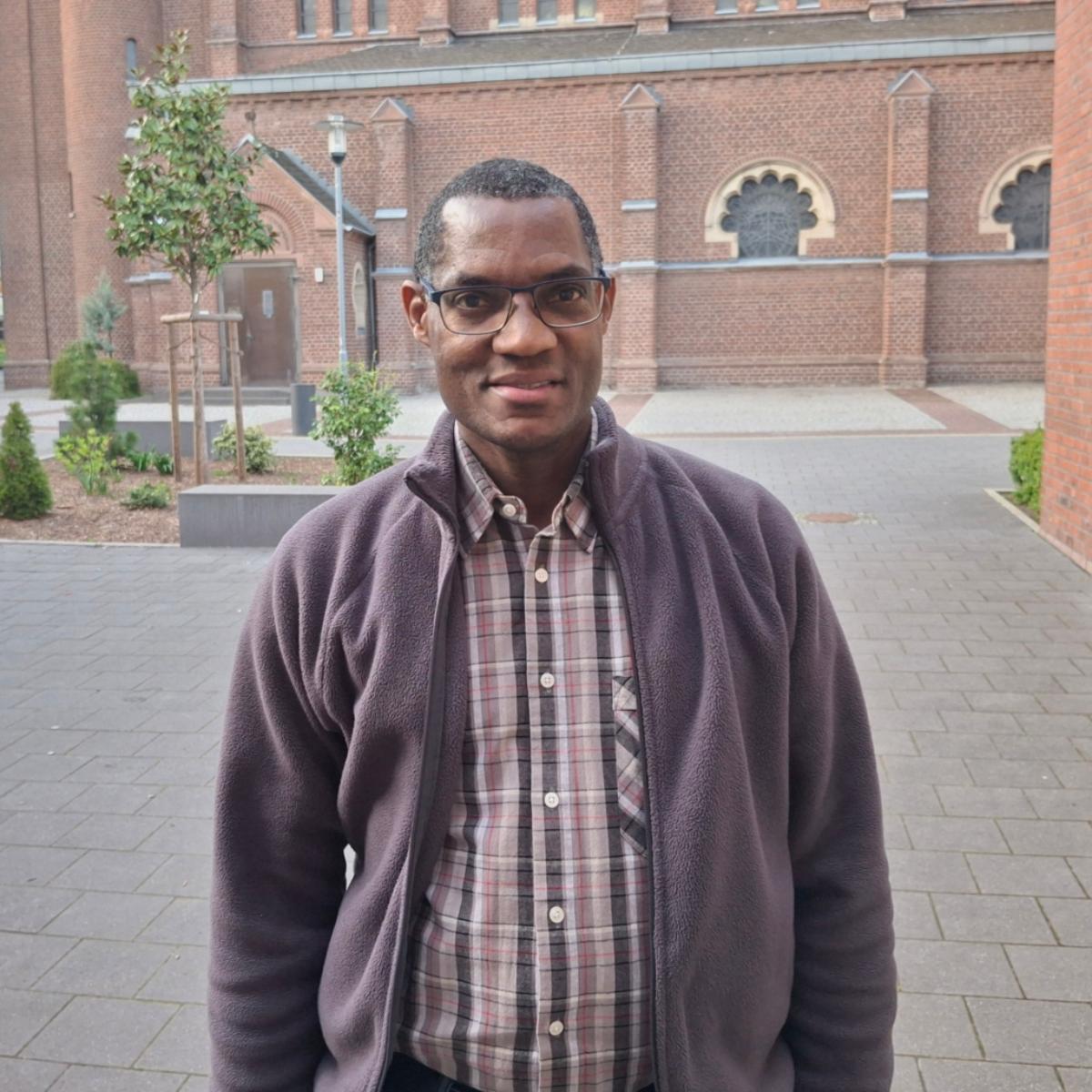 Pfarrer Dr. Emmanuel Kakaaga Byaruhanga